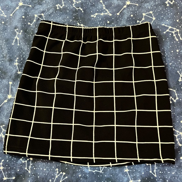 💜 SHEIN Black & White Striped Mini Skirt - Picture 3 of 3